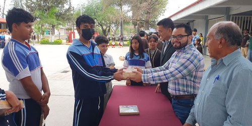 Ayuntamiento de Rioverde dono tableros de Ajedrez a la Escuela Secundaria Técnica del Ejido Puente del Carmen