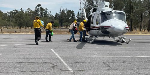 Con helicópteros combaten incendio en Santa María del Río