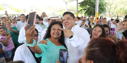 Gobierno Estatal celebra a madres de Tamasopo