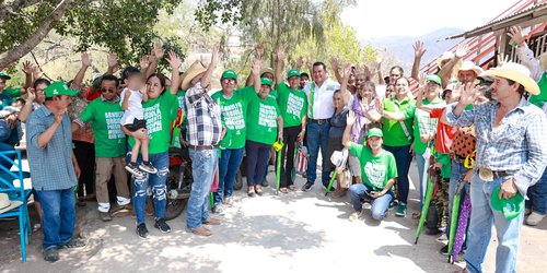 Arnulfo Urbiola visitó las comunidades El Freno y El Capulín