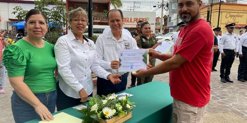 Reconocieron a paramédicos de Ciudad Fernández, en su día.