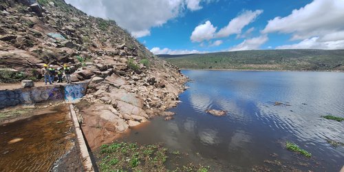 Estudios de UASLP advierten sobre riesgos en área de presa de San José por derrumbes y caída de rocas