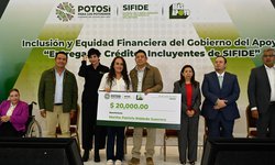 Ricardo Gallardo entrega más financiamientos en apoyo a familias potosinas