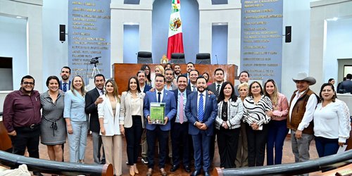 Gobierno estatal entrega documento del tercer informe de resultados al congreso