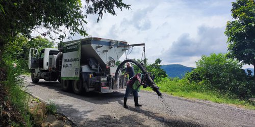 El Estado lleva apoyo a las familias con 211 kilómetros de caminos conservados