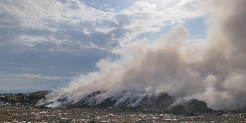 Se incendia relleno sanitario de Valles.