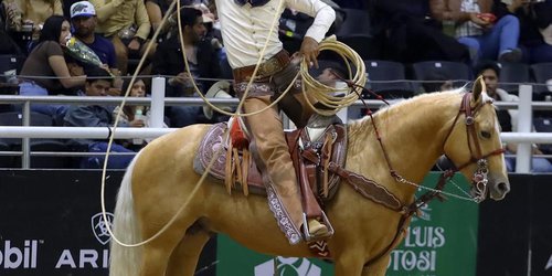 Se vive la charrería en la Arena Potosí