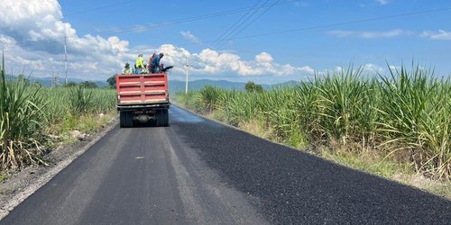 Por concluir, la reconstrucción del camino a Tambaca en Tamasopo