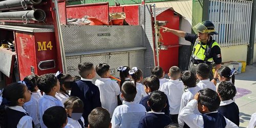 Protección Civil y Bomberos llevaron platicas de prevención a alumnos de la escuela Benito Juárez