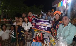 Telebachillerato 1 de octubre gana concurso de altares en Santa Catarina