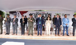 Ricardo Gallardo asiste al desfile conmemorativo de la Revolución Mexicana