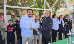 Presidente Municipal de Cd FDZ asiste a Honores a la Bandera en la Escuela Primaria Zenón Fernández