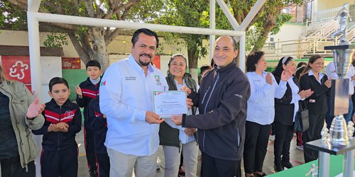 Presidente Municipal de Cd FDZ asiste a Honores a la Bandera en la Escuela Primaria Zenón Fernández