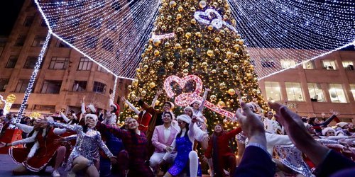 Alcalde Galindo enciende el monumental Árbol de Navidad