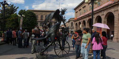 Espectacular exposición escultórica en Plaza de Armas