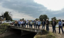 Rehabilitan canales y caminos laterales en la Media Luna y en drenes de Pujal Coy