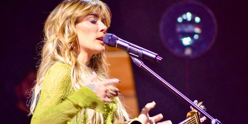 Kany García hace vibrar al parque Tangamanga