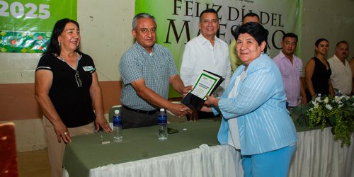 Entrega de Premios Municipales de Educación 2025 en el marco del Día del Maestro
