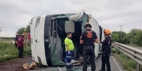 Once fallecidos en volcadura de autobús: Se dirigían de vacaciones a Tampico
