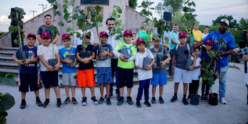 CDFDZ impulsa histórica reforestación con entrega de 2 mil árboles en El Refugio