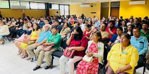 Reconocen la trayectoria y dedicación del personal educativo en la Zona Media