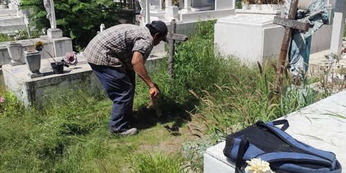 Realizan limpieza en calle Quezada y Panteón Municipal con apoyo del Centro CADRYL