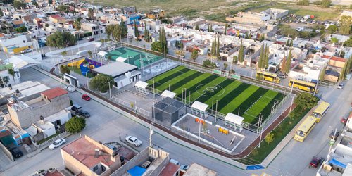 Ricardo Gallardo entrega área deportiva a familias de tres municipios