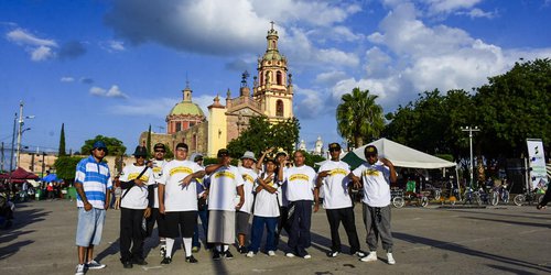 Soledad celebra a la juventud con jornada de arte urbano y rap en la plaza principal