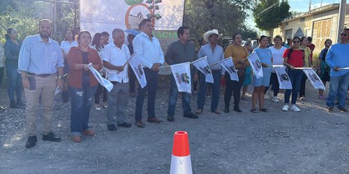 Inicia la pavimentación de la calle Colón, obra de gran impacto para el ejido Los Llanitos y cabecera municipal