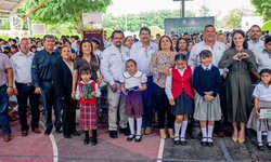 Ciudad Fernández presente en el arranque oficial de el ciclo escolar 2025-2026 en la zona media