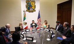 Gallardo se reúne con Cónsul de EE.UU. en SLP durante festejos patrios
