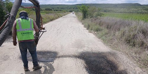 Gobierno Estatal avanza atención de caminos en Rayón