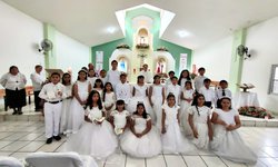 25 niñas y niños reciben su Primera Comunión en la fiesta patronal de San Rafael Arcángel