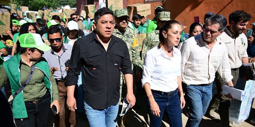 Claudia Sheinbaum y Ricardo Gallardo entregan más apoyo y supervisan labores de limpieza en Tamazunchale