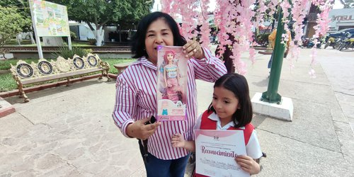 Regalan 200 muñecas para motivar la donación de cabello en apoyo a pacientes con cáncer