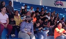 Llevan a niños de Tamasopo a recibir delfinoterapia en Silao, Guanajuato