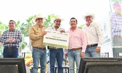 Ricardo Gallardo refuerza apoyo a ganaderos y citricultores con entrega de equipamiento