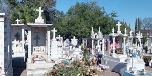 Refuerza Coepris acciones sanitarias en panteones y comercios por Día de Muertos en la Zona Media