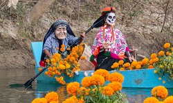 Axtla de Terrazas marcó diferencia con las canoas xantoleras en Día de Muertos en la Huasteca