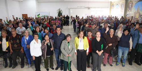 Gobierno Estatal entrega lentes en Villa de Pozos y Soledad