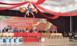 Oficialía mayor reconoce labor de la base trabajadora