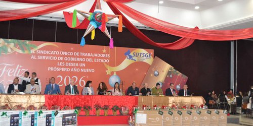 Oficialía mayor reconoce labor de la base trabajadora