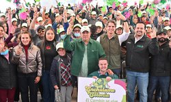 Ricardo Gallardo enchula la colonia Juan Sarabia