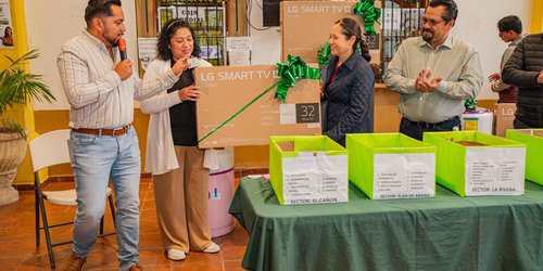 Reconoce Ayuntamiento de Ciudad Fernández a contribuyentes cumplidos con rifa del predial