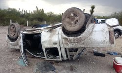 Pareja herida en volcadura en carretera Cerritos-Tula