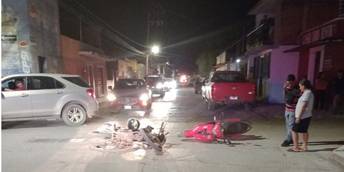 Chocan motos en Porfirio Díaz y Aldama