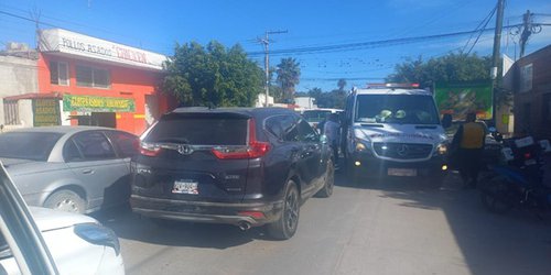 Carambola en la avenida Quezada, deja solo daños