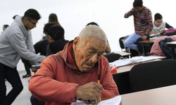 Felipe, el adulto mayor que a los 84 años acabó su carrera universitaria en México