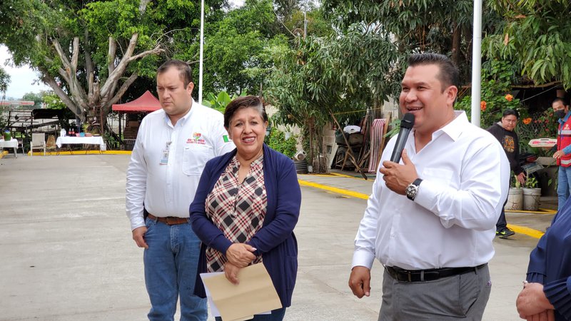 alcalde_con_vecinos.jpeg