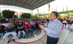 Bonita sesión "mañanera" hoy del alcalde Urbiola en la prepa Celestino Sánchez